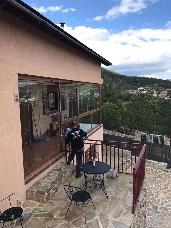 Instalación de cerramiento en una vivienda particular