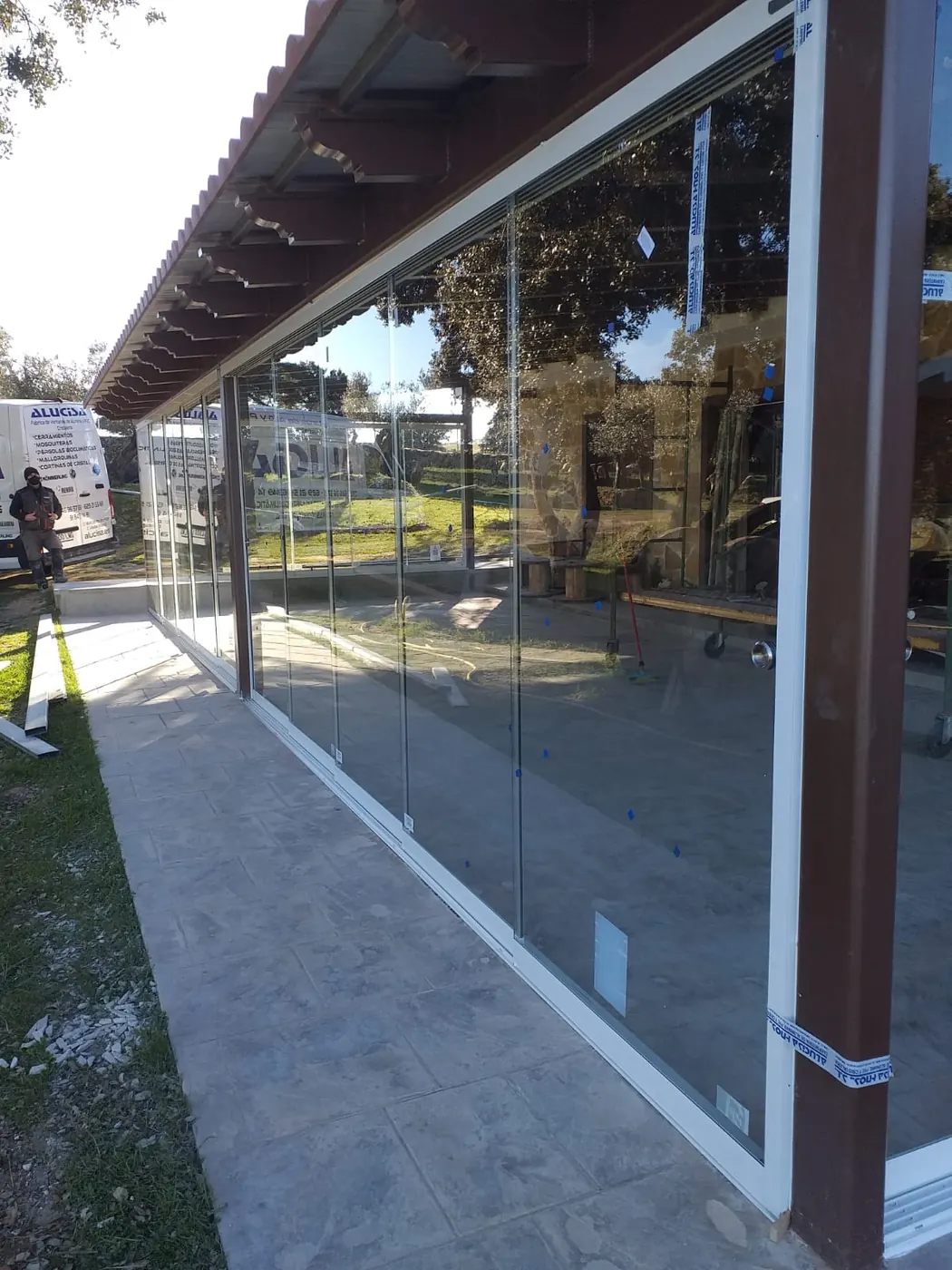 Trabajo de Alucisa para particulares — vista desde el interior