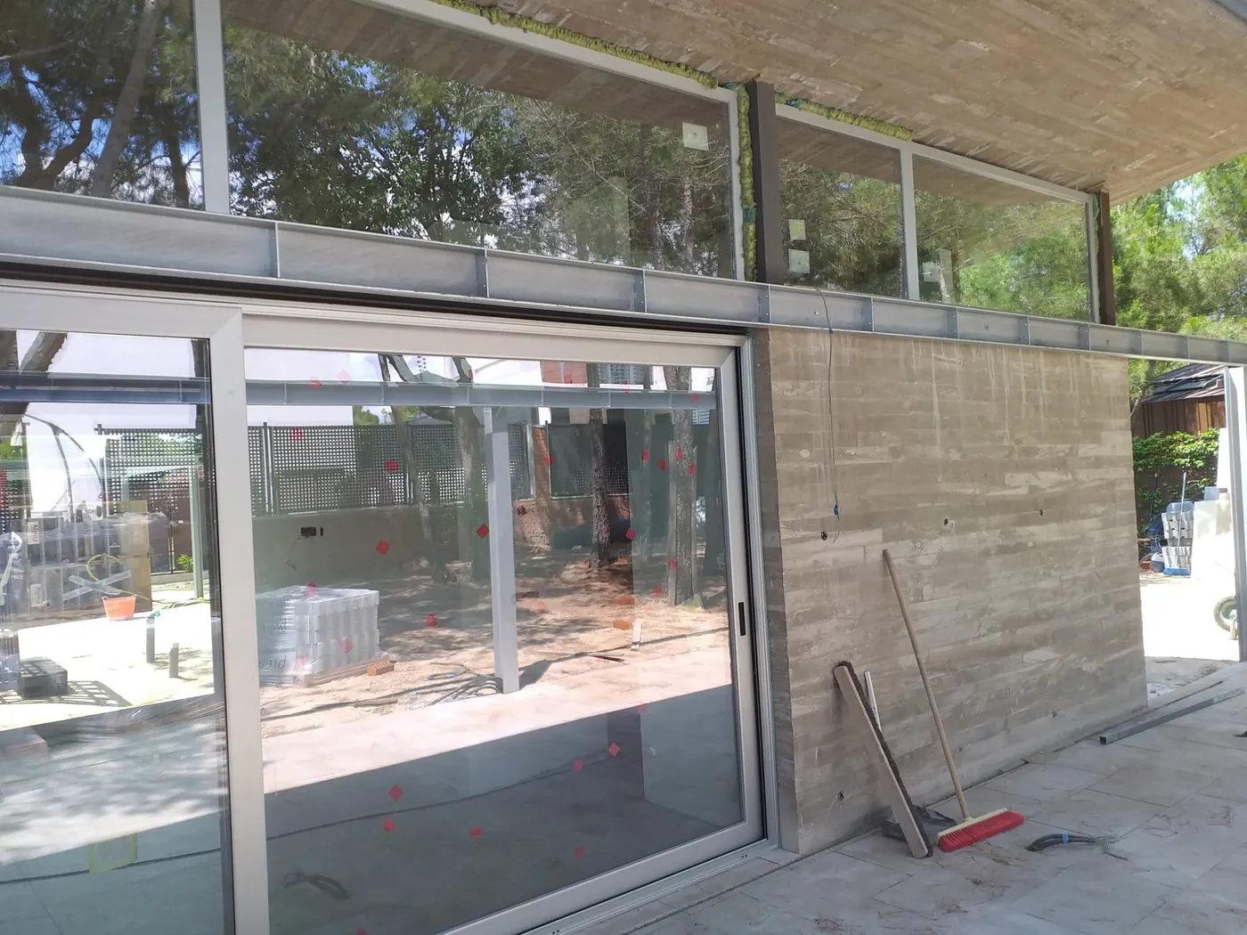 Cerramientos de Aluminio en Madrid — Alucisa — vista desde el interior
