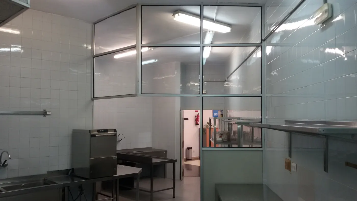 Cristalería en General en Madrid — Alucisa — detalle del acabado